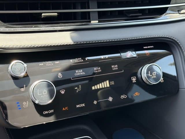 2027 INFINITI QX60 LUXE LUXE FWD Intercooled Turbo Premium Gasoline I-4 2.0 L/122 [21]