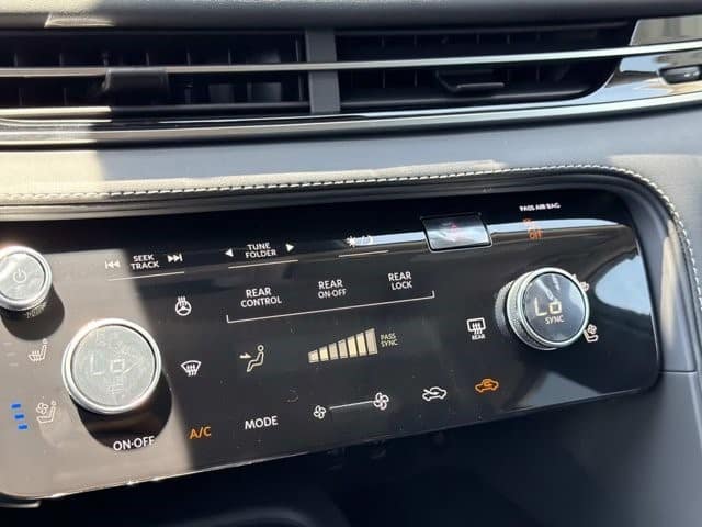 2027 INFINITI QX60 LUXE LUXE AWD Intercooled Turbo Premium Gasoline I-4 2.0 L/122 [23]