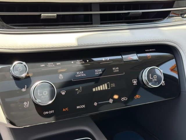 2027 INFINITI QX60 LUXE LUXE FWD Intercooled Turbo Premium Gasoline I-4 2.0 L/122 [22]