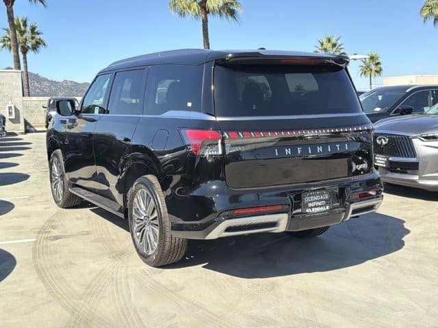 2027 INFINITI QX80 LUXE LUXE AWD *Ltd Avail* Twin Turbo Premium Gasoline V-6 3.5 L/213 [2]