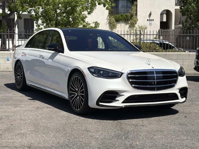 2023 Mercedes-Benz S-Class S 580 S 580 4MATIC Sedan Twin Turbo Gas/Electric V-8 4.0 L/243 [1]