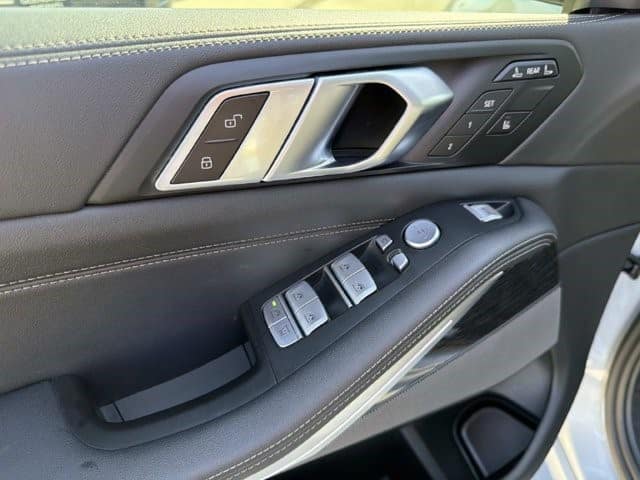 2024 BMW X7 xDrive40i xDrive40i Sports Activity Vehicle Intercooled Turbo Gas/Electric I-6 3.0 L/183 [16]