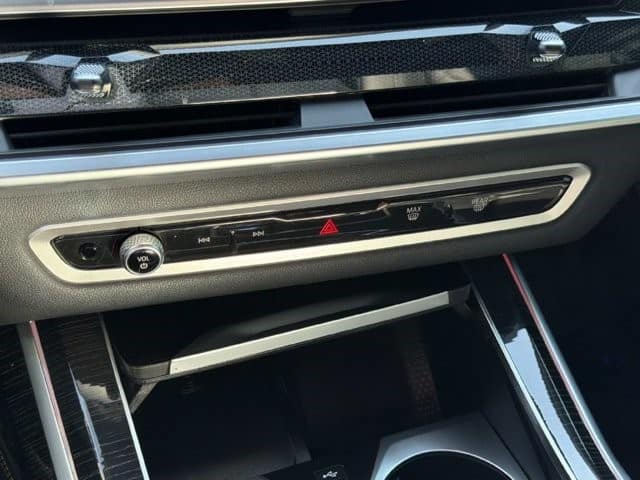 2024 BMW X7 xDrive40i xDrive40i Sports Activity Vehicle Intercooled Turbo Gas/Electric I-6 3.0 L/183 [27]